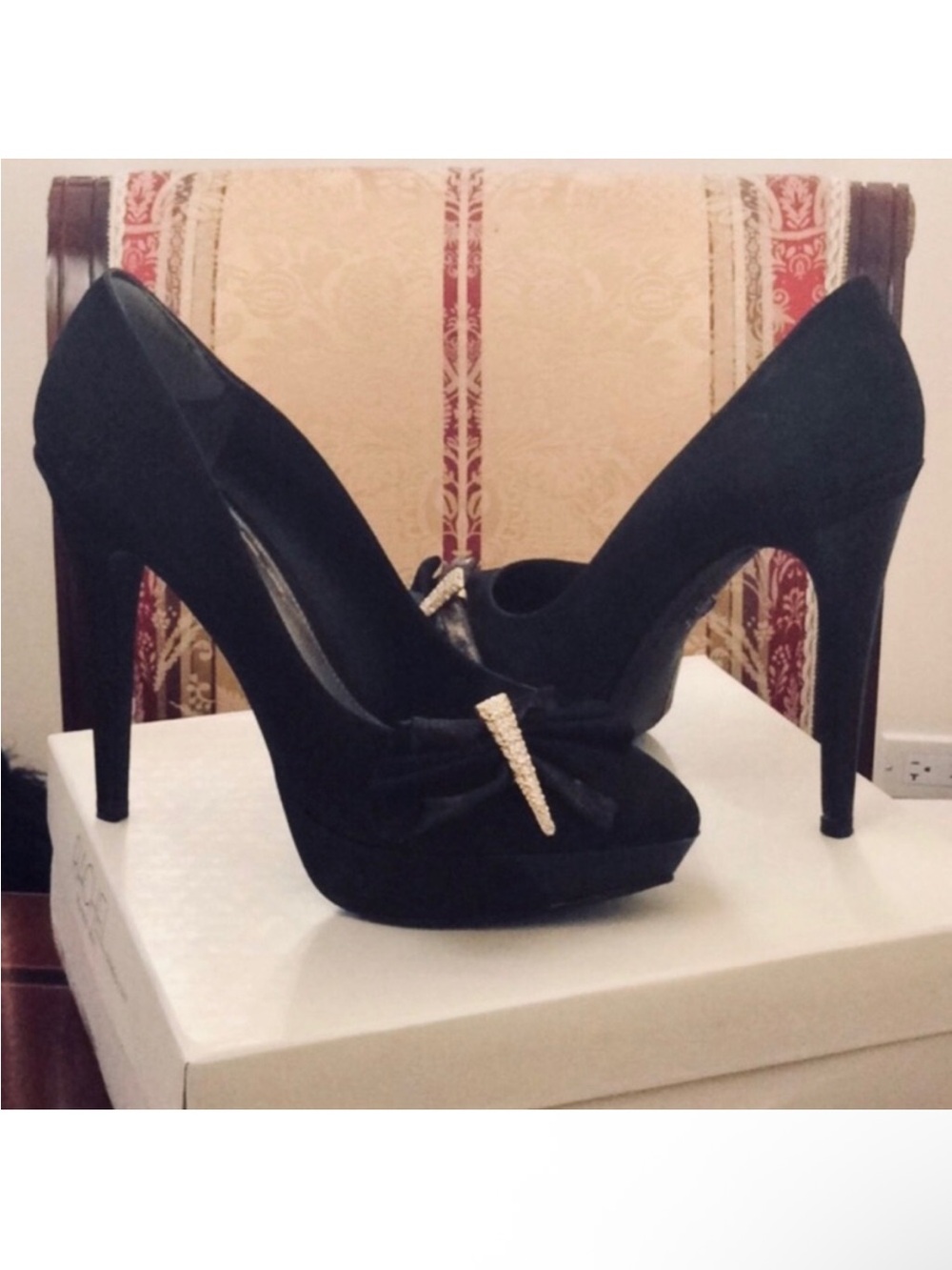 Rachel Roy Camie Black Suede embellished Platform Pumps sz.8.5